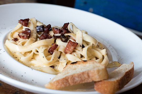 Plato de pasta carbonara