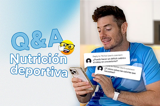 Chico con preguntas sobre nutrición deportiva